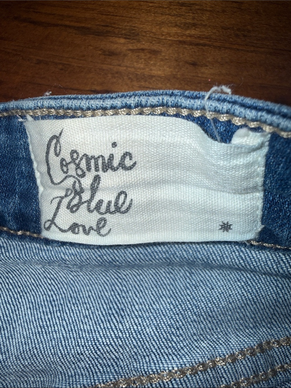 High-Rise Wide-Leg Jeans in Washed Blue - Picture 3 of 9